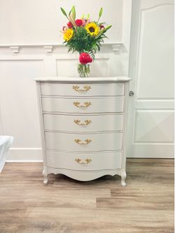 French Provincial Highboy Dresser with 5 drawers