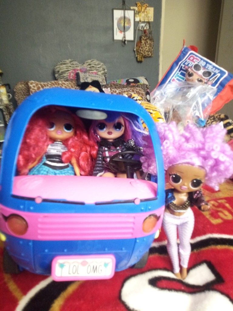 LOL DOLLS WITH CARAVAN 