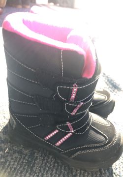 Snow boots toddler size 11