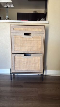 Shoe cabinet