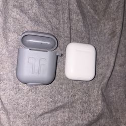 Apple AirPods 2nd Generation Right Left Pods Charging Case Protector Used