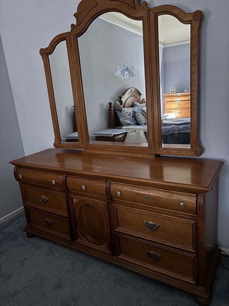 6 Piece Lexington Solid Wood Bedroom Set