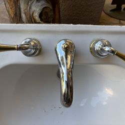 Bras bathroom for sale in good condition