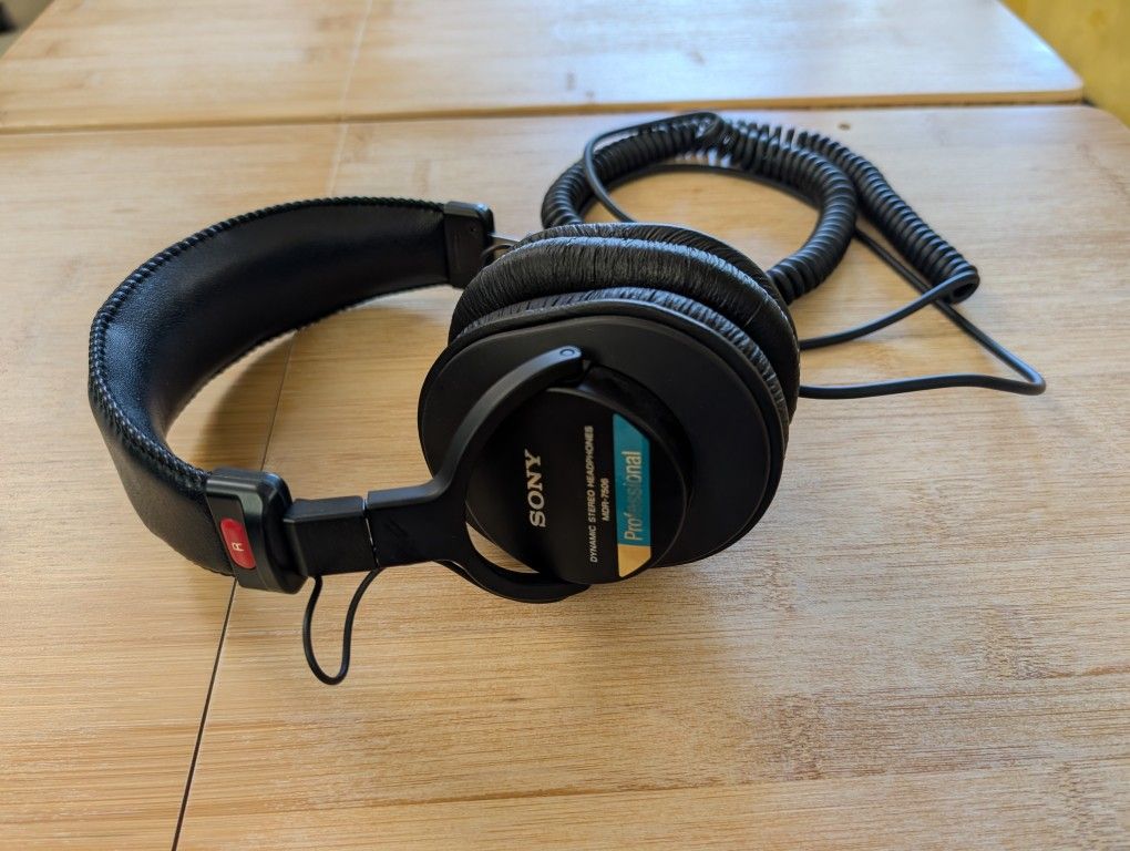 Sony MDR7506 Professional Large Diaphragm Headphone