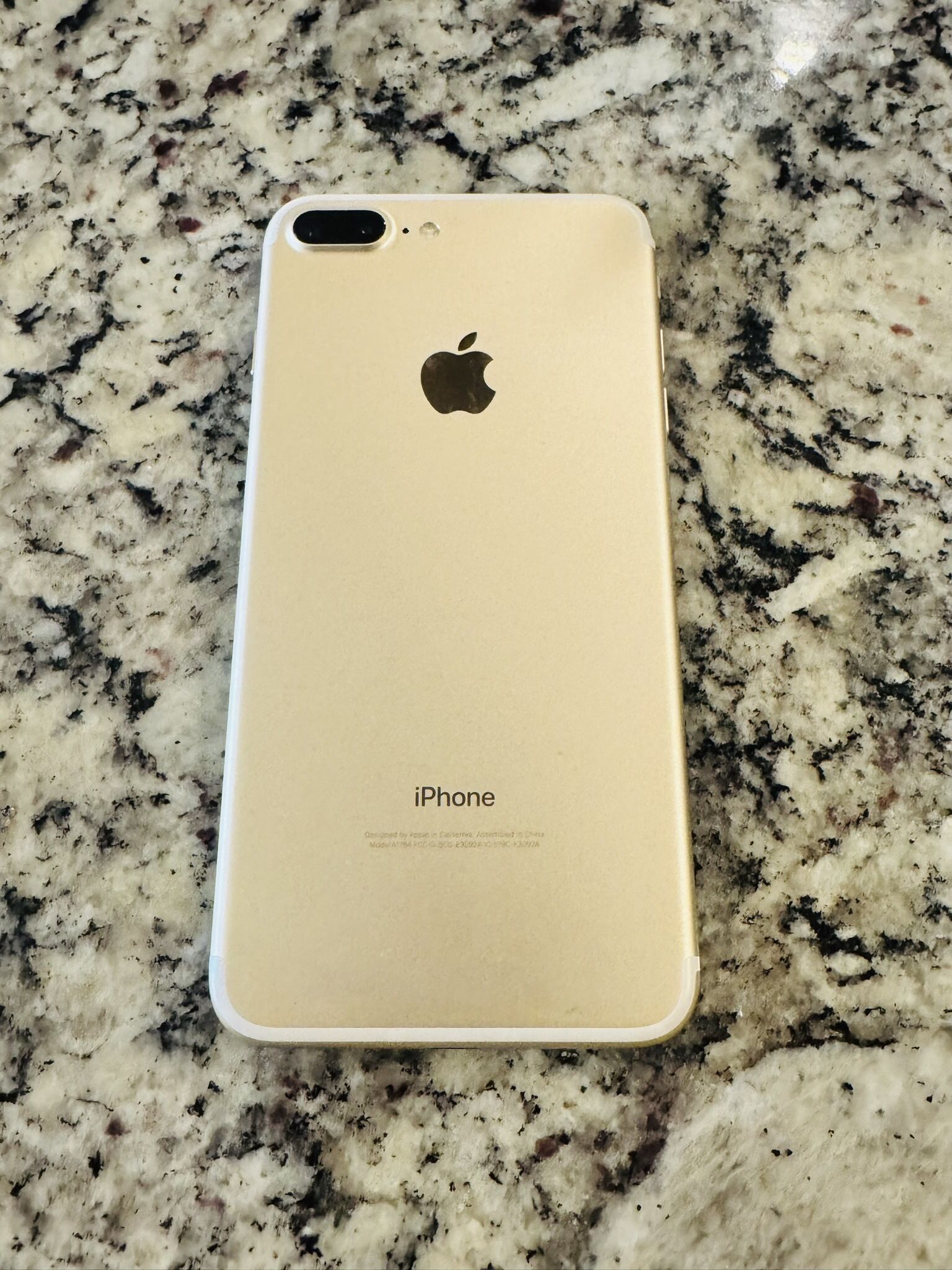 IPHONE 7 PLUS (AT & T) 128 gb