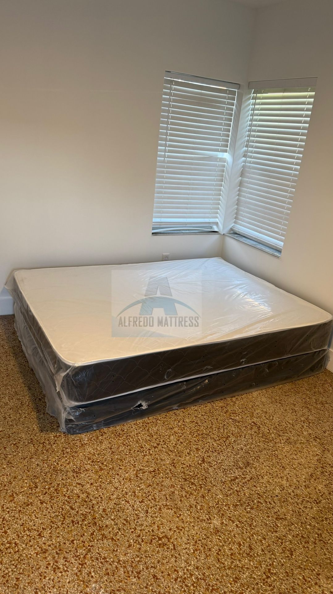 Queen mattress regular set with box spring 2pc brand new)
