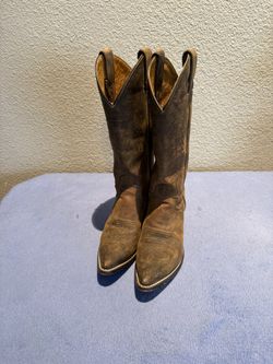 Women’s Justin Style 4935 Western Classic Leather Western Boots. Narrow Toe 