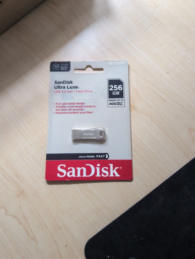 Sandisk 256GB Ultra Luxe USB 3.1 Flash drive