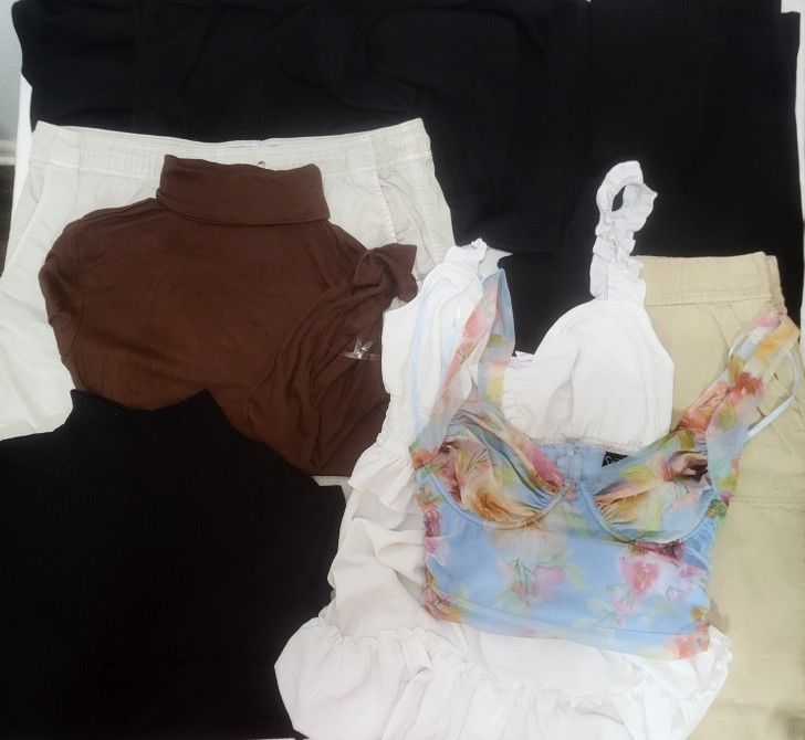 Lot Of Women's Clothes 