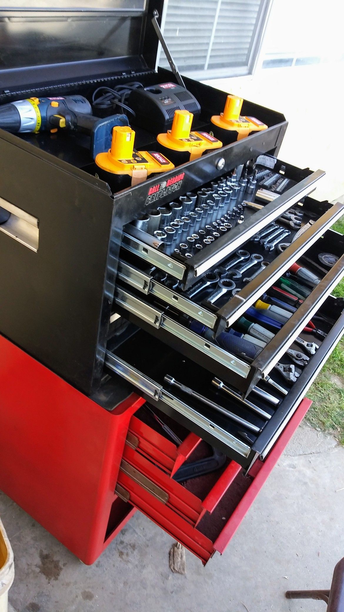 Snap On/Craftsman tool box w tools