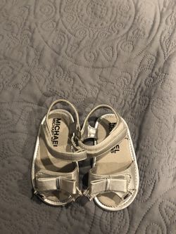 MK sandals size 4