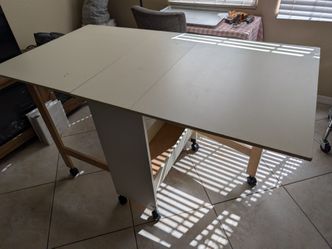 Sewing cutting table