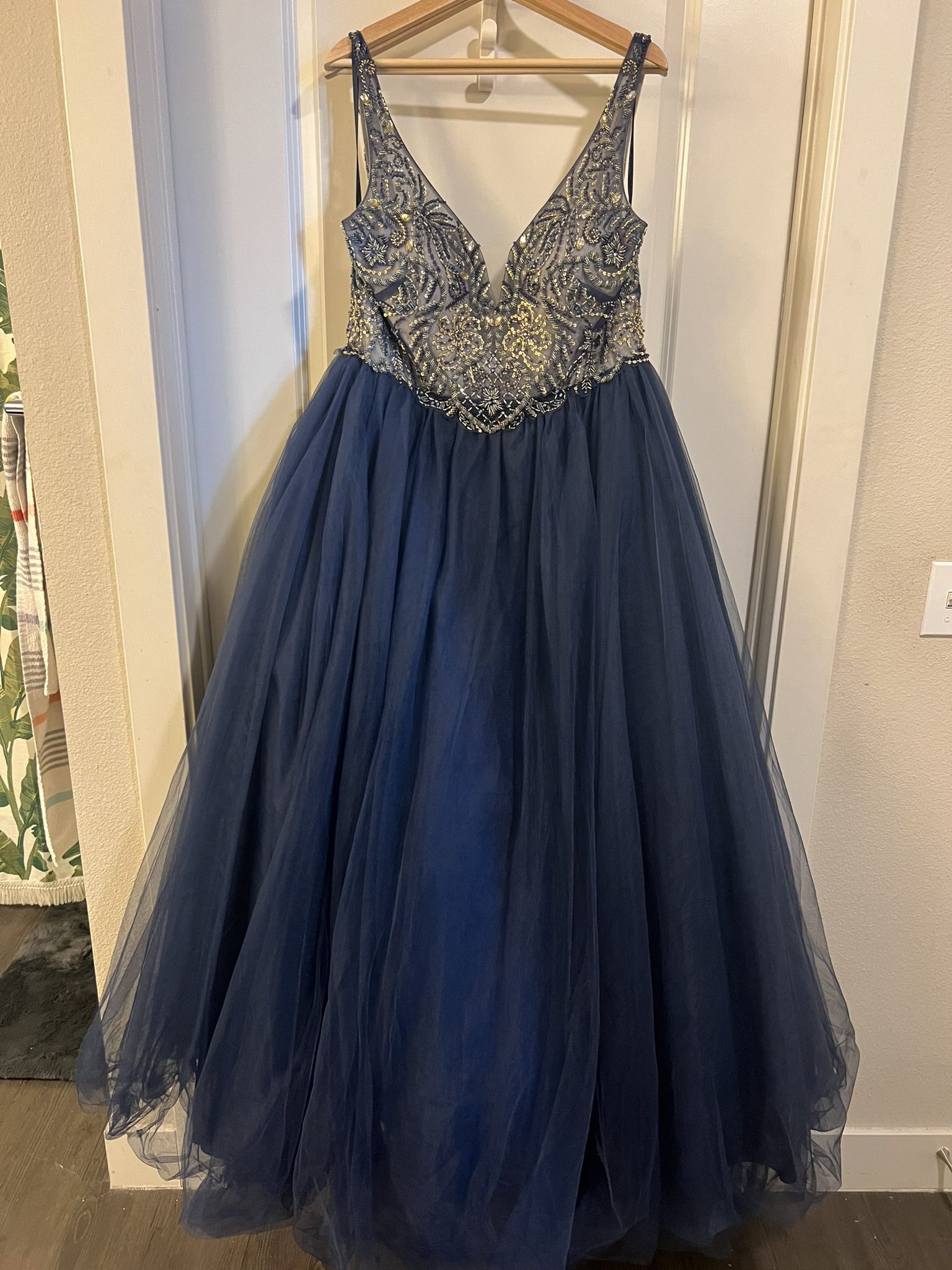 Beautiful Navy Blue Ballgown (Size 14/16 Prom or Formal)