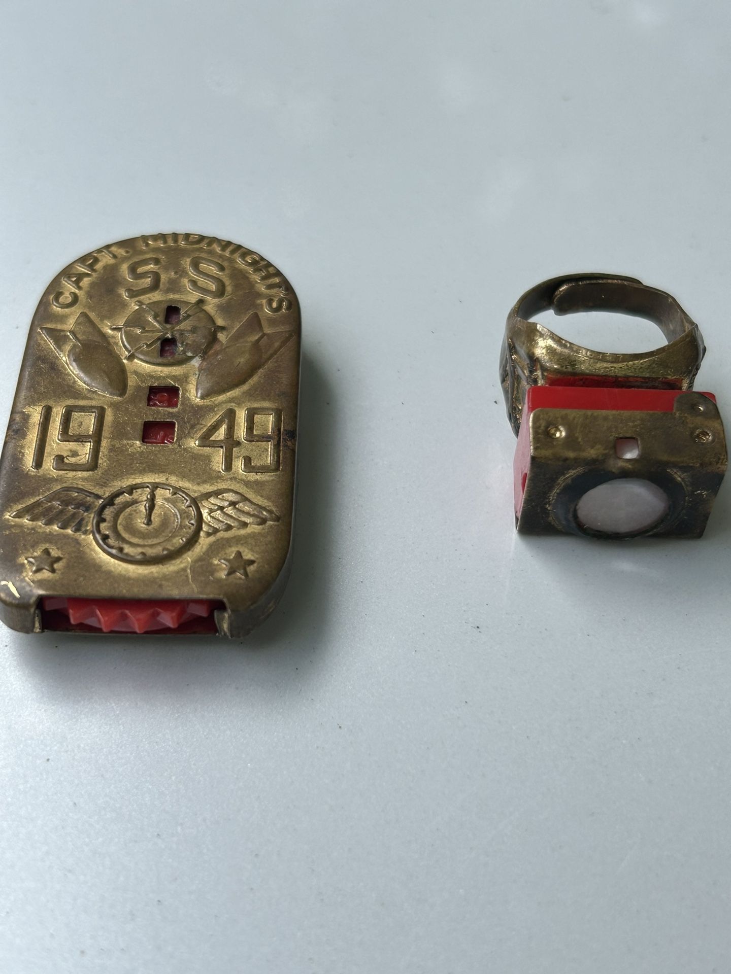 Captain midnight 1949 SS decoder and sky king ring.- good condition. $100 for both, cash or Venmo, meet person somewhere convenient. I live in Vanc