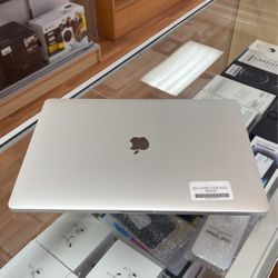 2017 15”MacBook Pro I7 16gb Ram 256SSD