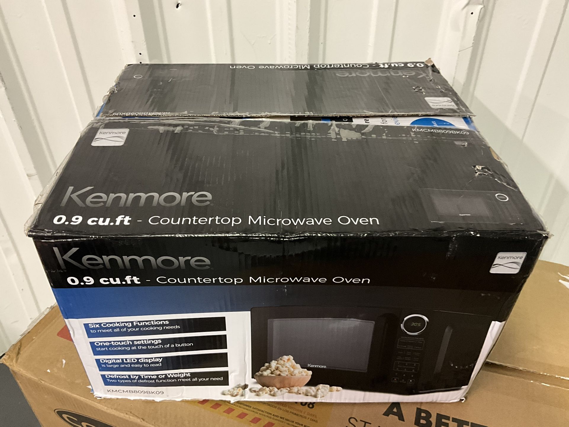 Kenmore 0.9 cu-ft Microwave - Black: Countertop, 900W, Child Lock, 6 Programs, Compact Size KMCMB809BK09