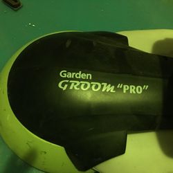 Garden Groom hedge clippers