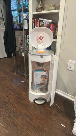 Munchkin Arm & Hammer Diaper Pail