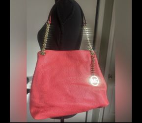 “Michael Kors Pink Chain Shoulder Bag – Excellent Condition” 