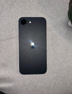 iPhone 16e