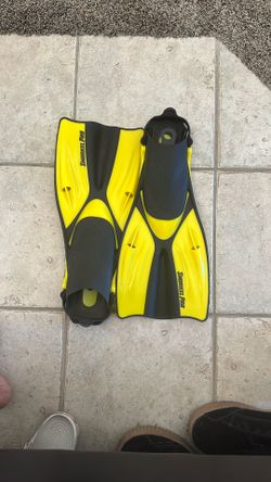 Small Scubapro Snorkel Pro Full-Foot Fins – Excellent Condition