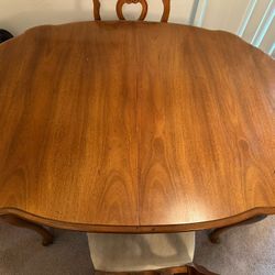 Dining Table With 2 Leaves And 6 Chairs