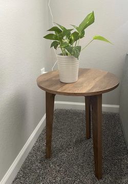2 Round end tables