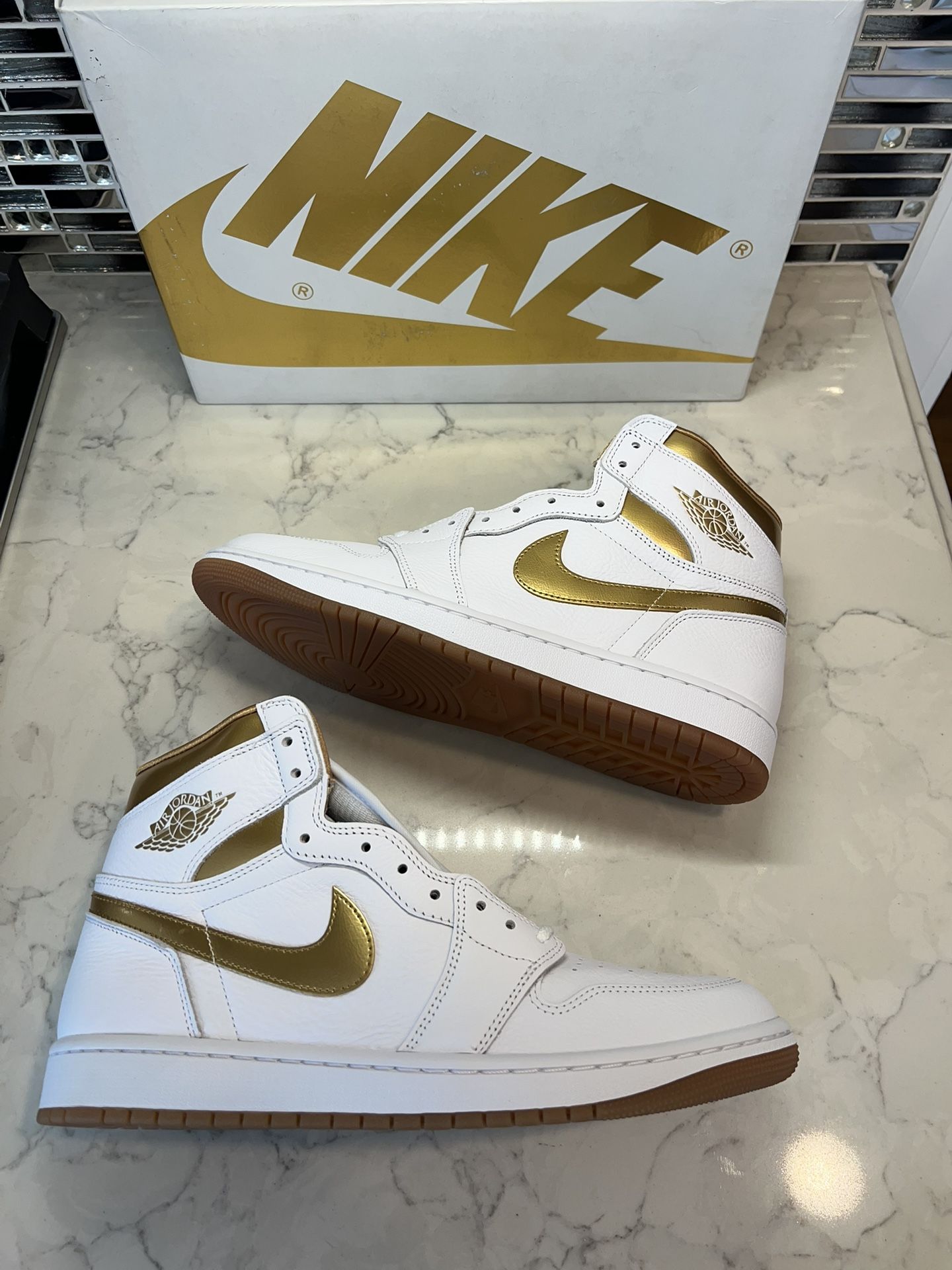 Air Jordan 1 Metallic Gold