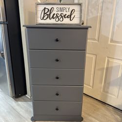 ✨✨GORGEOUS GRAY TALL 5 DRAWER DRESSER✨✨