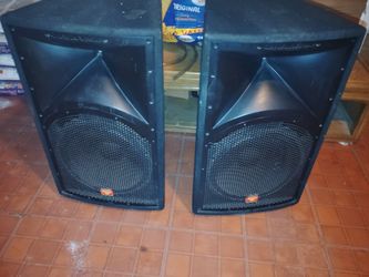 2 15" cerwin Vega speakers