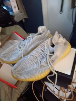 Adidas Yeezy Boost 350 V2 Sneakers