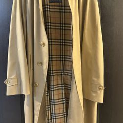 Classic Vintage (pre1999) Burberry Trenchcoat