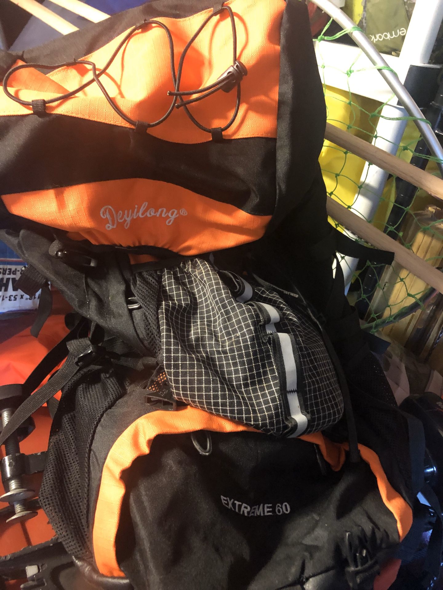 Deyilong Extreme 60 hiking backpack
