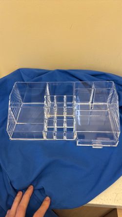 Make up organizer