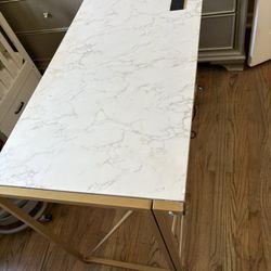 Desk/ Table With Electric Plug In!!