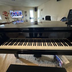 Yamaha G2 Baby Grand Piano 