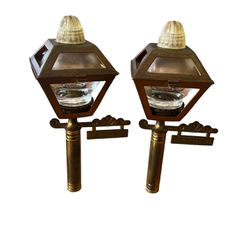 VTG BRASS AND GLASS STREET LIGHT LAMP POST SALT AND PEPPER SHAKER SET LID  OPENS. Missing the stands but they do still stand up. They have some tarnis  for Sale in Halndle