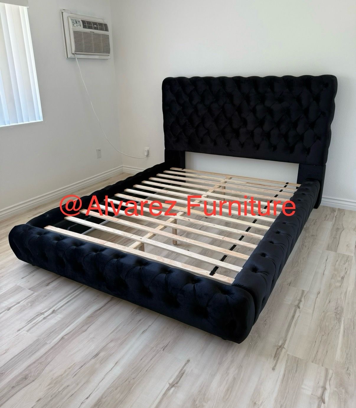 Queen bedframe