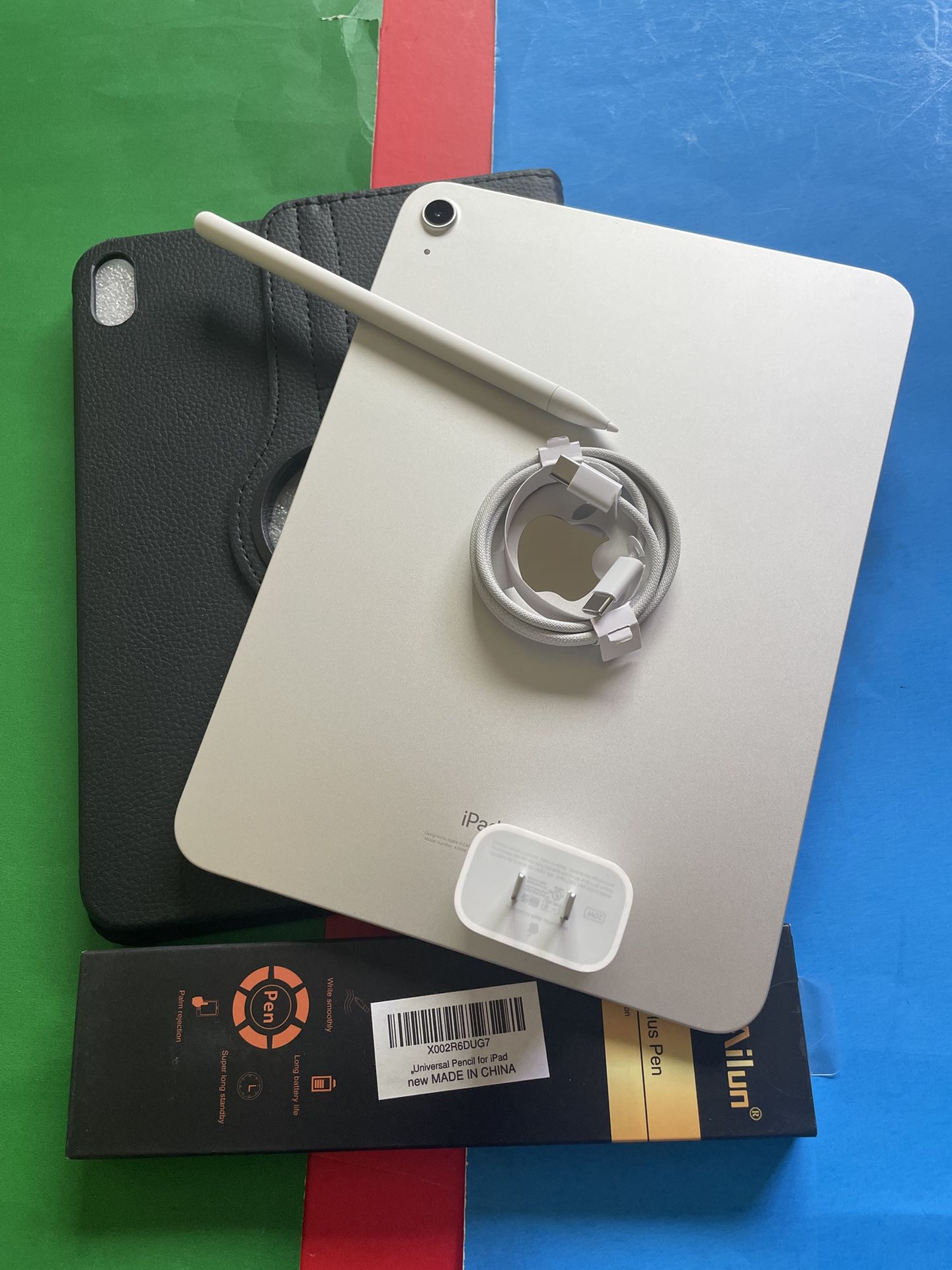 256gb Apple IPad 10th Generation (10.9” Liquid / 2022 model) with pen, keyboard, case & Accessories (warranty 2026) 