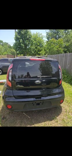 2018 kia soul tailgate , bumper and taillights