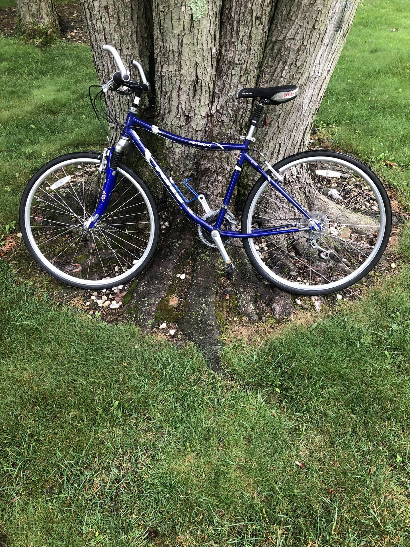 28” Eastwood Hybrid Bike