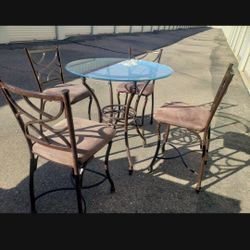 High Table And 4 Bar Stools Excellent Condition 