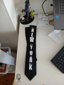 New York tie of Romario Manzini collection!
Only 10 dollars (on sale for 25 dollars).
Incredible deal.