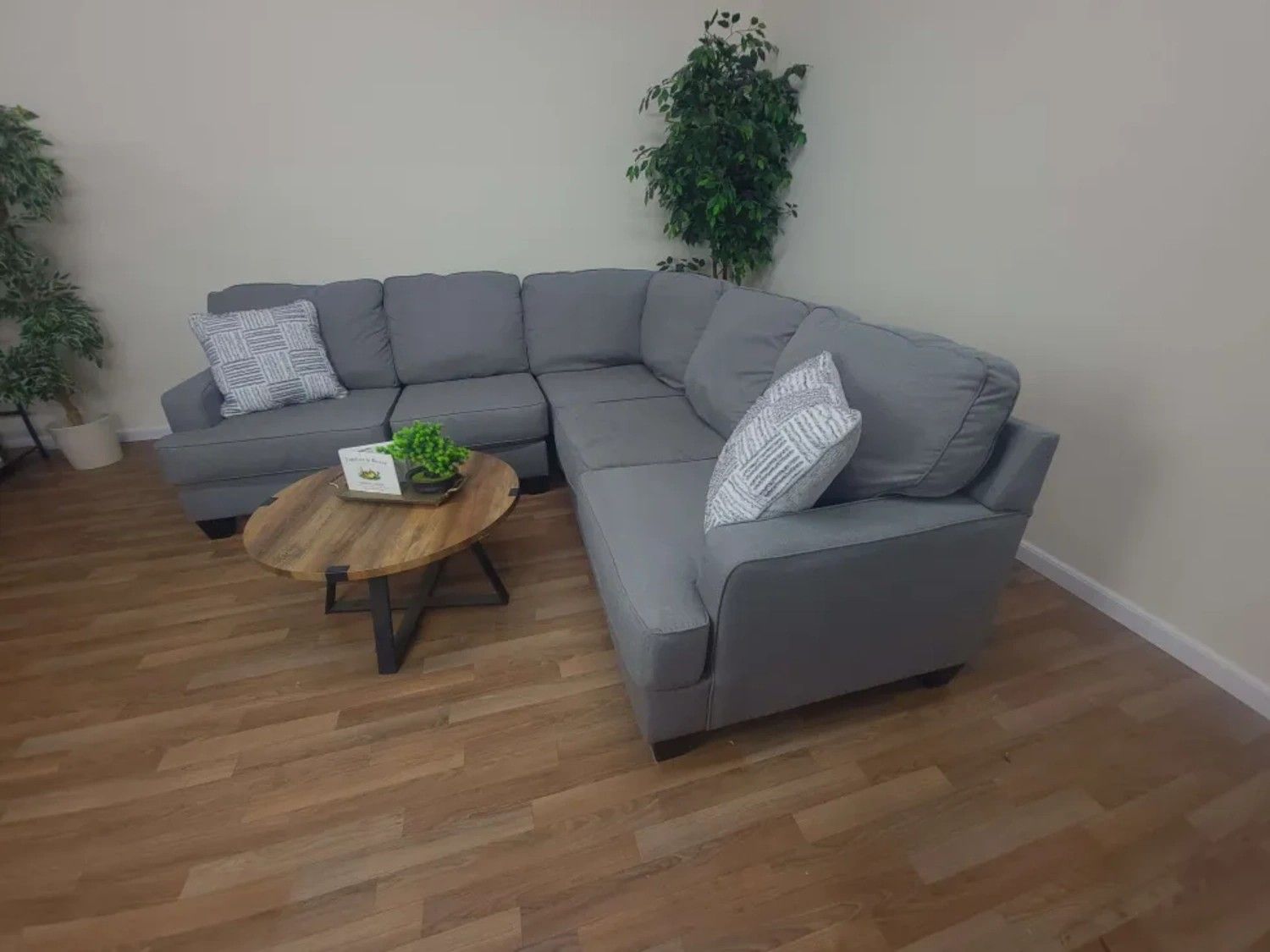 DELIVERY AVAILABLE Sectional Couch