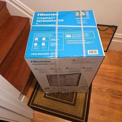 Refrigerator - Compact -mini 2.5 CU.FT 