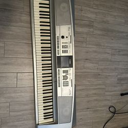 Yamaha DGX - 505 Keyboard/Electric Piano