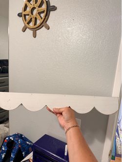 White scalloped shelf