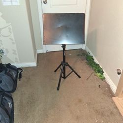 "No Man Music Stand"