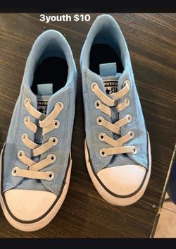 Kids shoes size 3youth