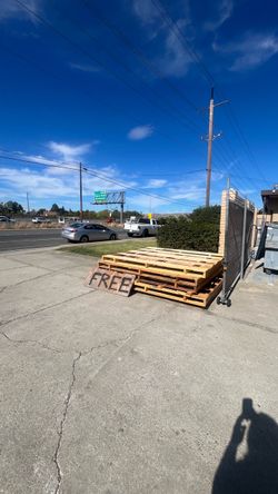 Free large pallets on curb 5715 Southfront Rd A1 Livermore